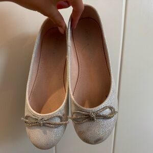 Girls Kelly & Katie Silver Dress Shoes (size 4)